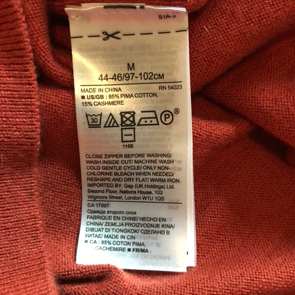 Banana Republic Men’s Cashmere Blend sweater - Picture 3 of 3